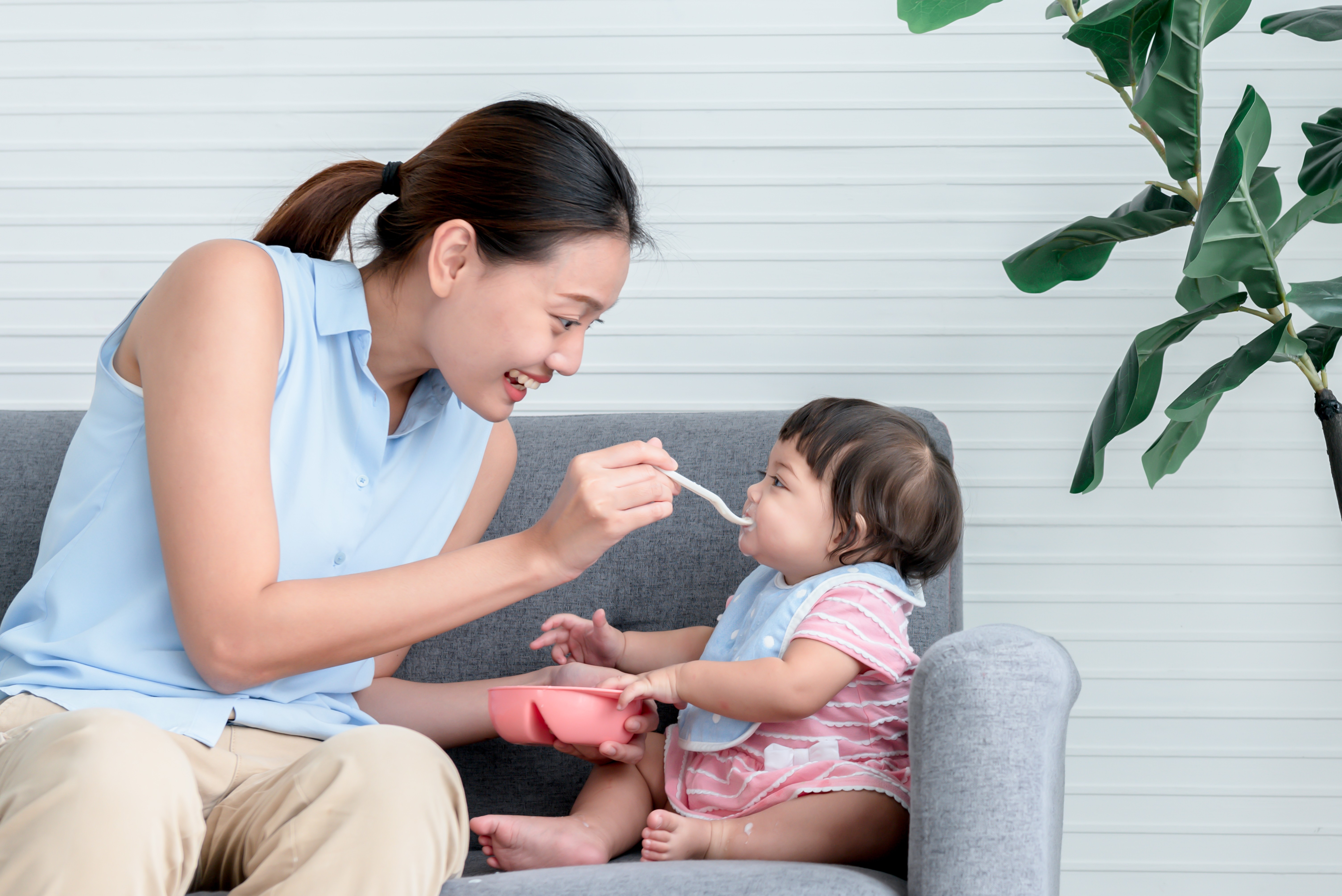 anak sering ngeces, penyebab anak ngeces, cara mengatasi anak ngeces, bayi ngeces berlebihan, ngeces karena tumbuh gigi, gangguan pencernaan anak, masalah oral motorik, cara merawat kesehatan mulut anak
